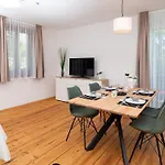 Kreuzwirt Am Rosenberg Apartamento *