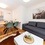 Kreuzwirt Am Rosenberg Apartamento Graz